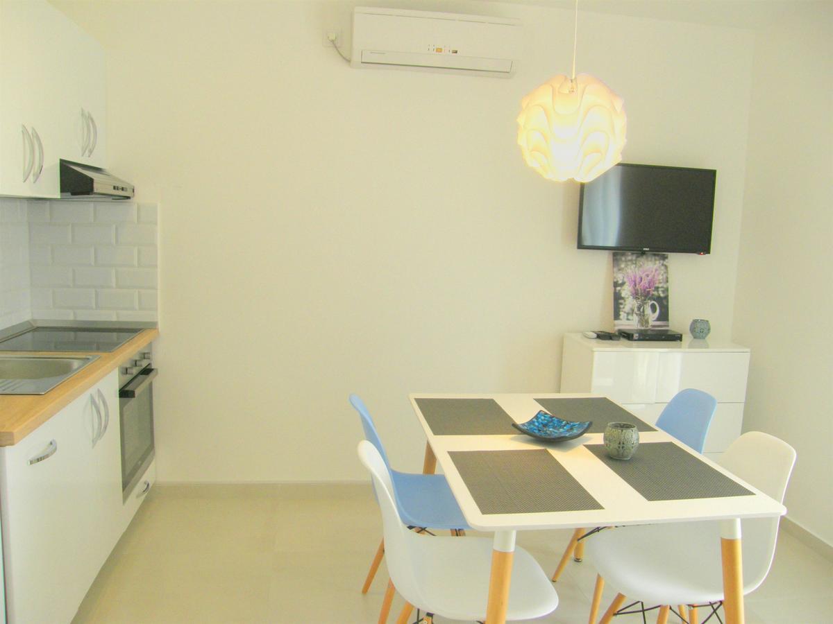 Apartments Mare Примоштен Экстерьер фото