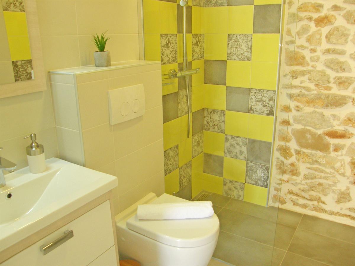 Apartments Mare Примоштен Экстерьер фото