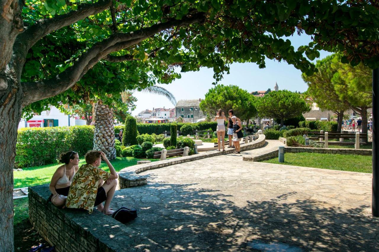 Apartments Mare Примоштен Экстерьер фото
